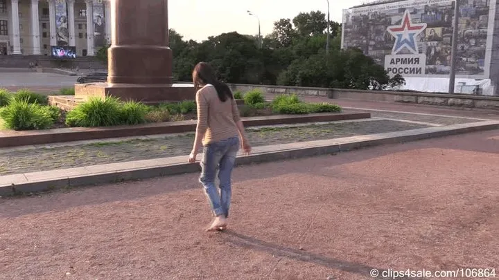 Amateur brunnete barefoot in public for the first time (Full)