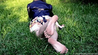 19 year old beauty Sonya shows off her sexy bare feet in a public park (Part 6 of 6)