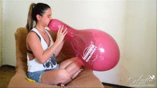Bruninha Blow to pop 14"balloon from Looners world