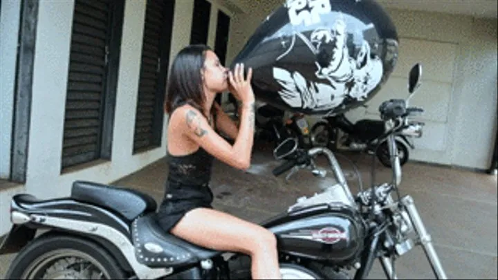 Biker Girl Paola B2P Star Wars print Q16"