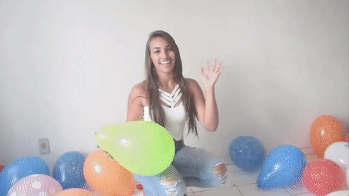 Elisa Sit pop Small Balloons