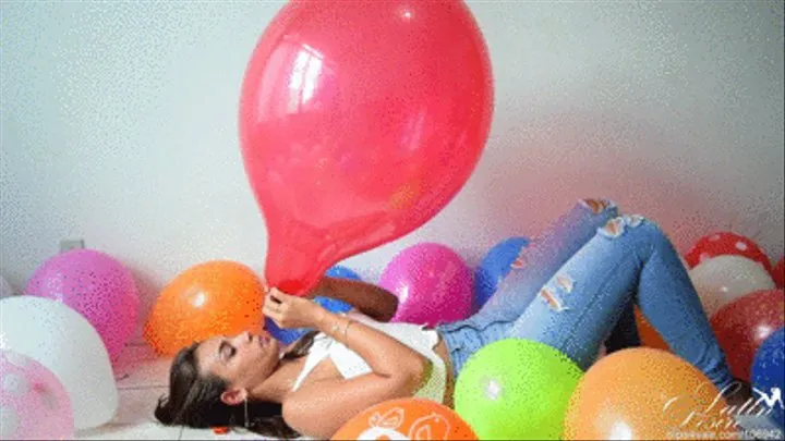 Elisa B2P Red TT 17" lying on balloon paradise.