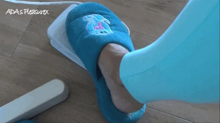 Sewing machine pedal pumping with slippers