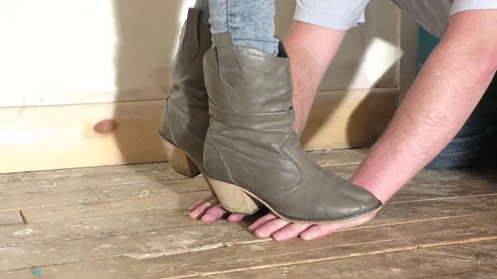 Chelsea's Boots Hand & Finger Trampling