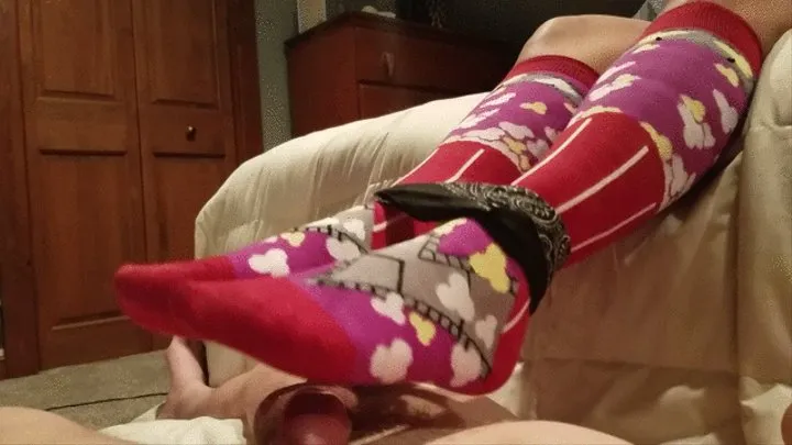 Pop-porn sockjob!