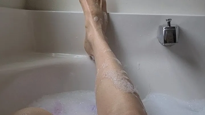Kaycee Naked Arch Bubble Bath