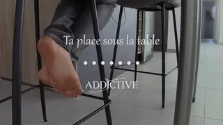 Ta place sous la table