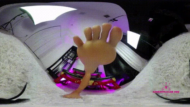 Goddess Taylor Squeeze- Virtual Reality 360 Giantess HEVC265 Format