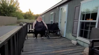 SSBBW Can Barely Walk