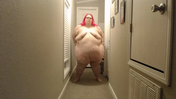 SSBBW Dancing in Hallway