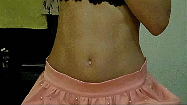 This sexy tummy is very erotic