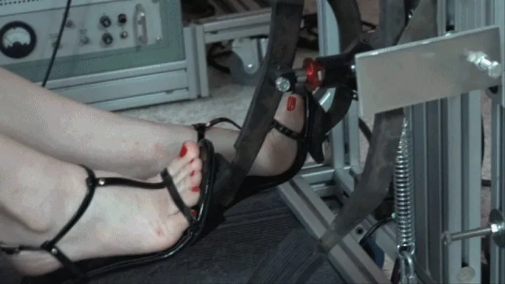 Sage Pillar Evaluates Shoes for Driving in the Simulator