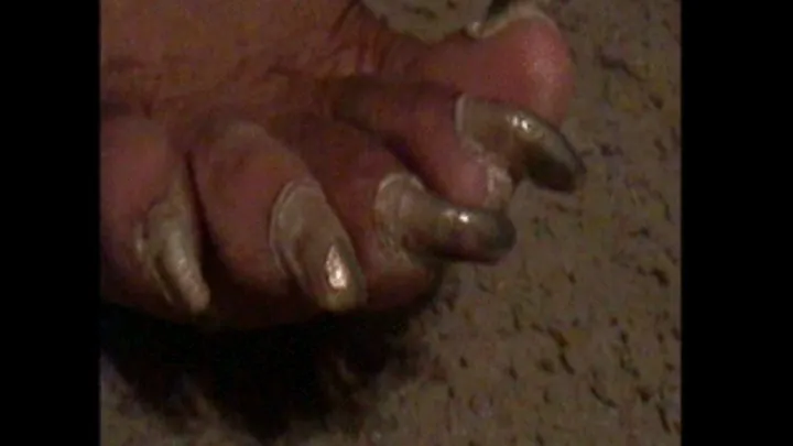 Arnetta shows how to scratch and Claw with Toenails and Fingernails