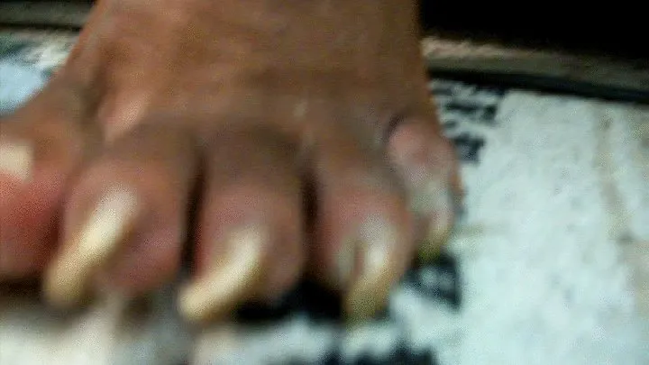 I love to see women with Long Toenails Part 1