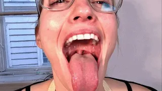VR 180 - In The Maid's Mouth (Very Clear Inside Mouth Shots)