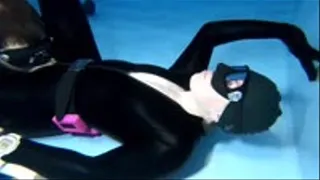 Freedivers 083 Latex sex underwater