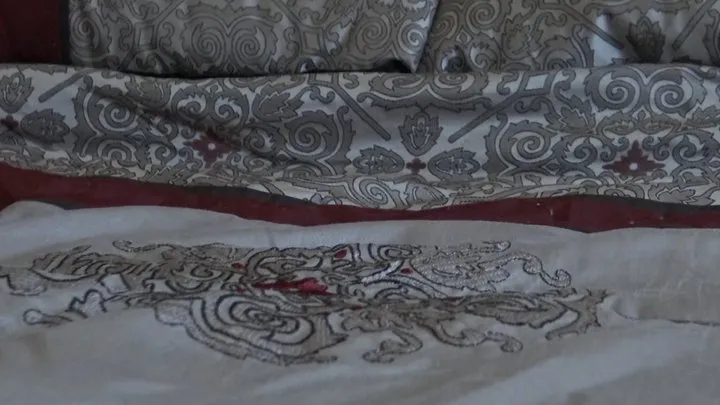 ASMR Fabric Rubbing Bedspread