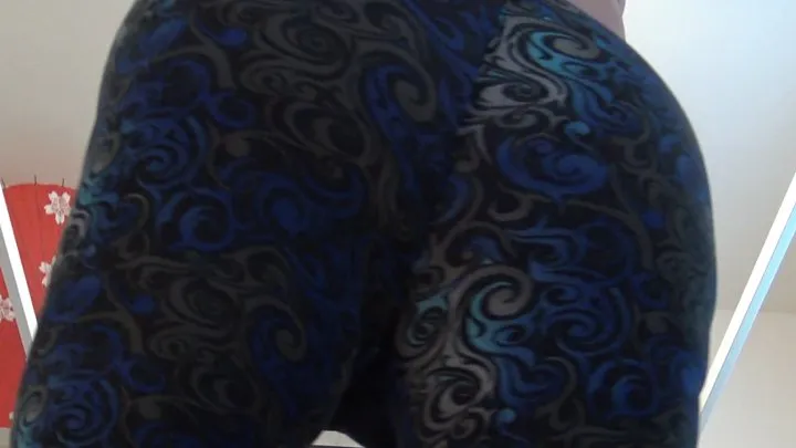 Mesmerizing BBW Ass Thighs in Leggings