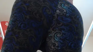 Mesmerizing BBW Ass Thighs in Leggings