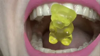 I love it how your cut and bite and saw the cheeky gummy bears