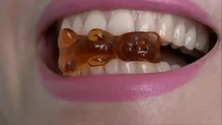 Show your sharp sharp teeth very close and bite gummy bears 108p