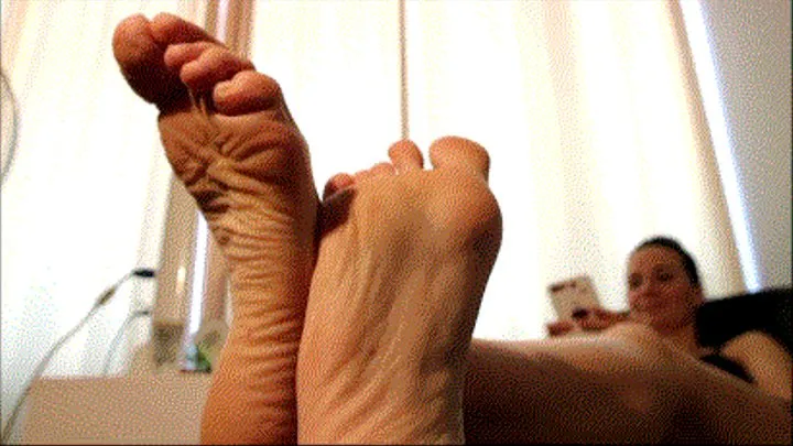 Tender slow foot play, wrinkled soles