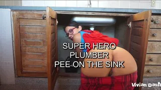 Plumber with big ass show buttcrack and pee on sink