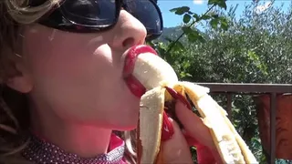 banana eating and piss drinking - full clip