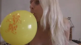 Topless Ballon Breathplay and Fun and Fails