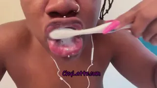 Brushing My Teeth Topless - Mouth Fetish, Teeth Fetish