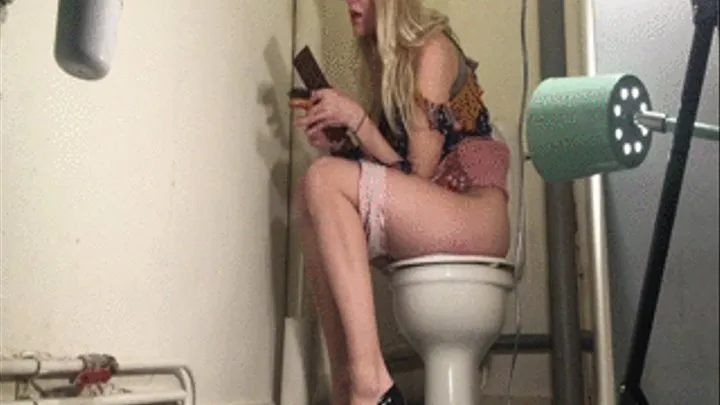 Make up on toilet