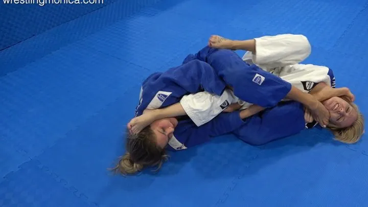 Iza vs Desi Gi-Feet