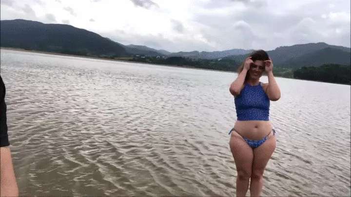 Blowjob and creampie on the beach