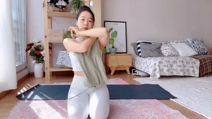 Mouthwatering Asian yoga feet