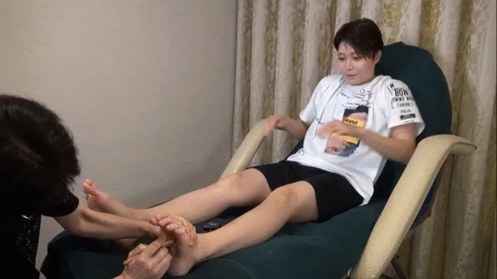 A asian lesbian and a grandma get foot treatment plus BBW