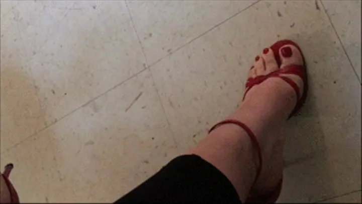 HD Wiggling toes in red heels