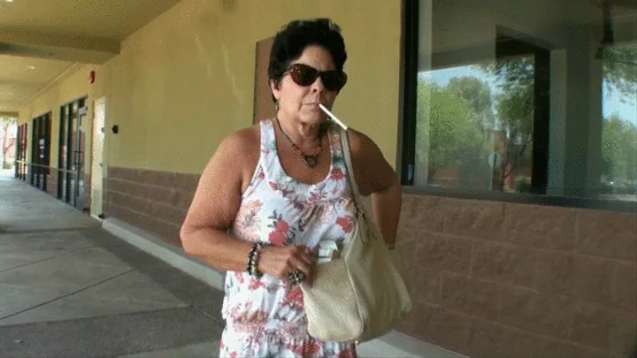 Cougar BBW Gilf Smokes & Poses ( FULL VERSION )