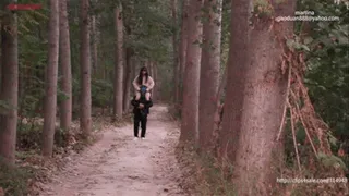 Riding a shoulder to carry a rooster outdoors