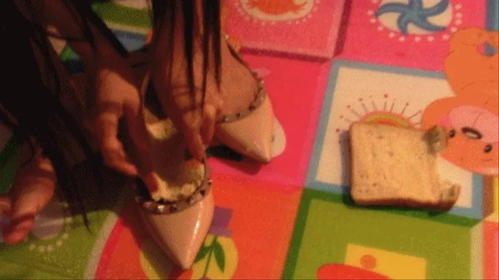 Goddess put the bread on the shoe