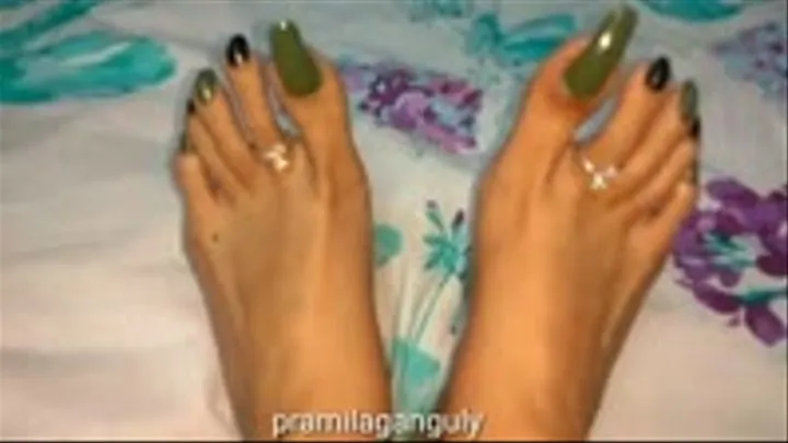 Green Black Toes & Feet Play