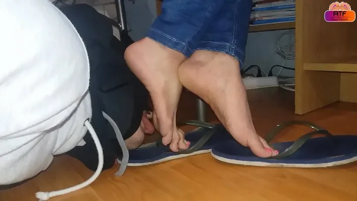 Worship hot feet while shy try to study
