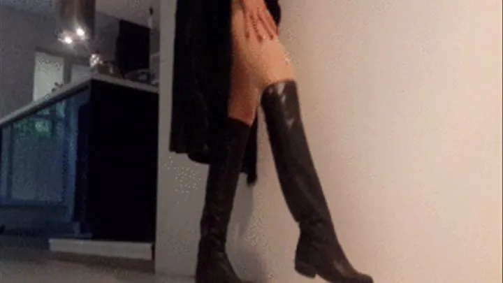 Pantyhose Boots Pee