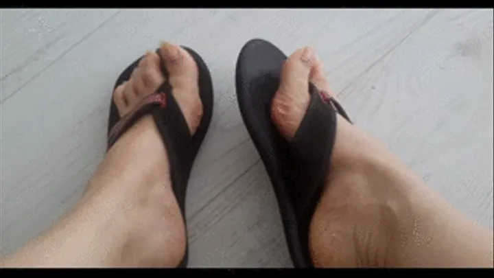 Mesmerize Slippers Toenails