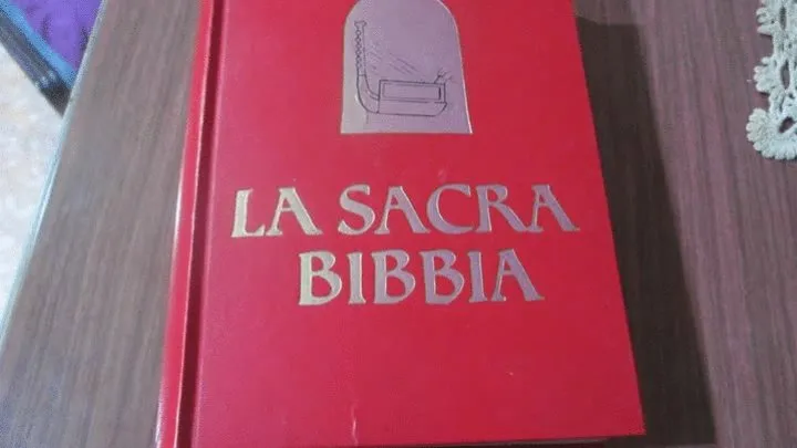 Sputi sulla Bibbia e bestemmie! Credi solo in te stesso!