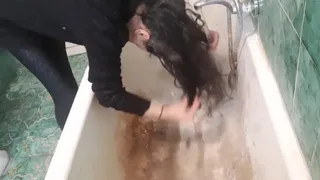 HAIR WASHING IN THE BATHTUB