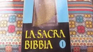 Suor Grace e le lezioni in noviziato: sputi e bestemmie sulla Bibbia! Nun Grace turns the Bible in her personal spittoon!