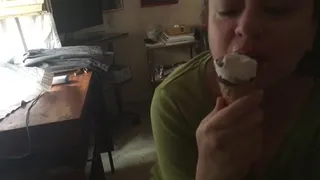 Devouring an ice cream - Eating sounds