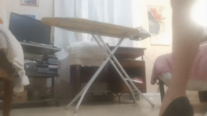 SEXY IRONING SHOWING ASS