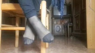 SUBMISSION TO PANTYHOSE FEET