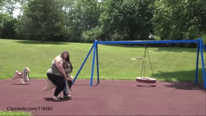 SSBBW Plays At The Park